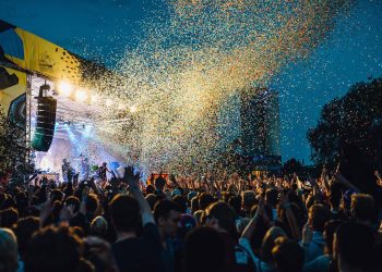 Kunst unter freiem Himmel: Diese Open-Air-Ausstellungen machen deinen Sommer bunter